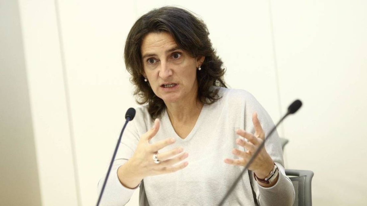 Los dos coches contaminantes de la ministra ecologista que presume de ir en bici