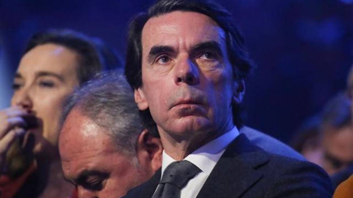 Aznar fulmina a Sánchez y Zapatero por