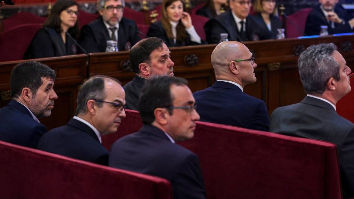 El Gobierno acelera para tratar de trasladar a los políticos presos a Cataluña
