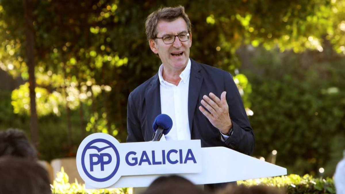 Feijóo medita un adelanto electoral en Galicia en plena guerra de la izquierda