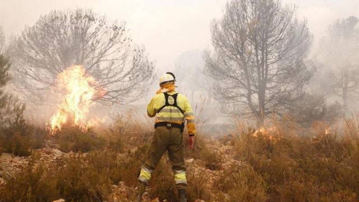 Estabilizado el incendio de Beneixama