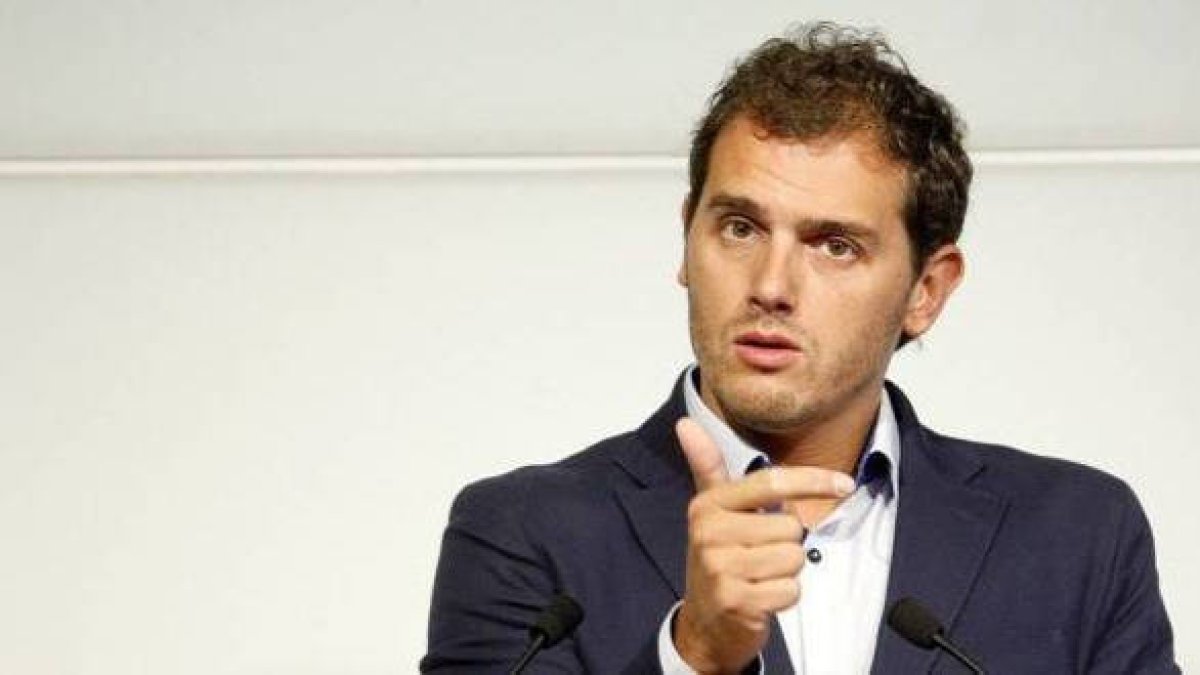 Albert Rivera, el soltero de oro a su pesar: tres famosas se suben al carro