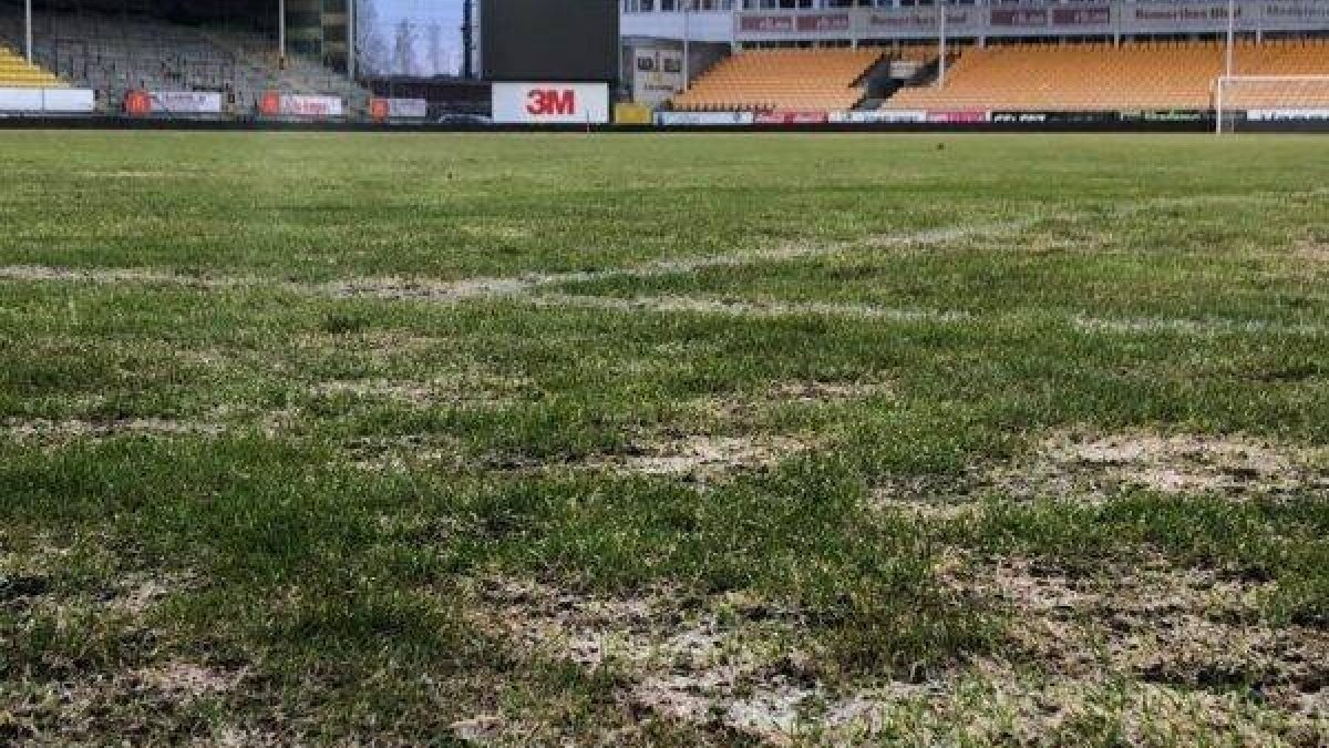 Así de deteriorado está el césped donde jugará el Barça