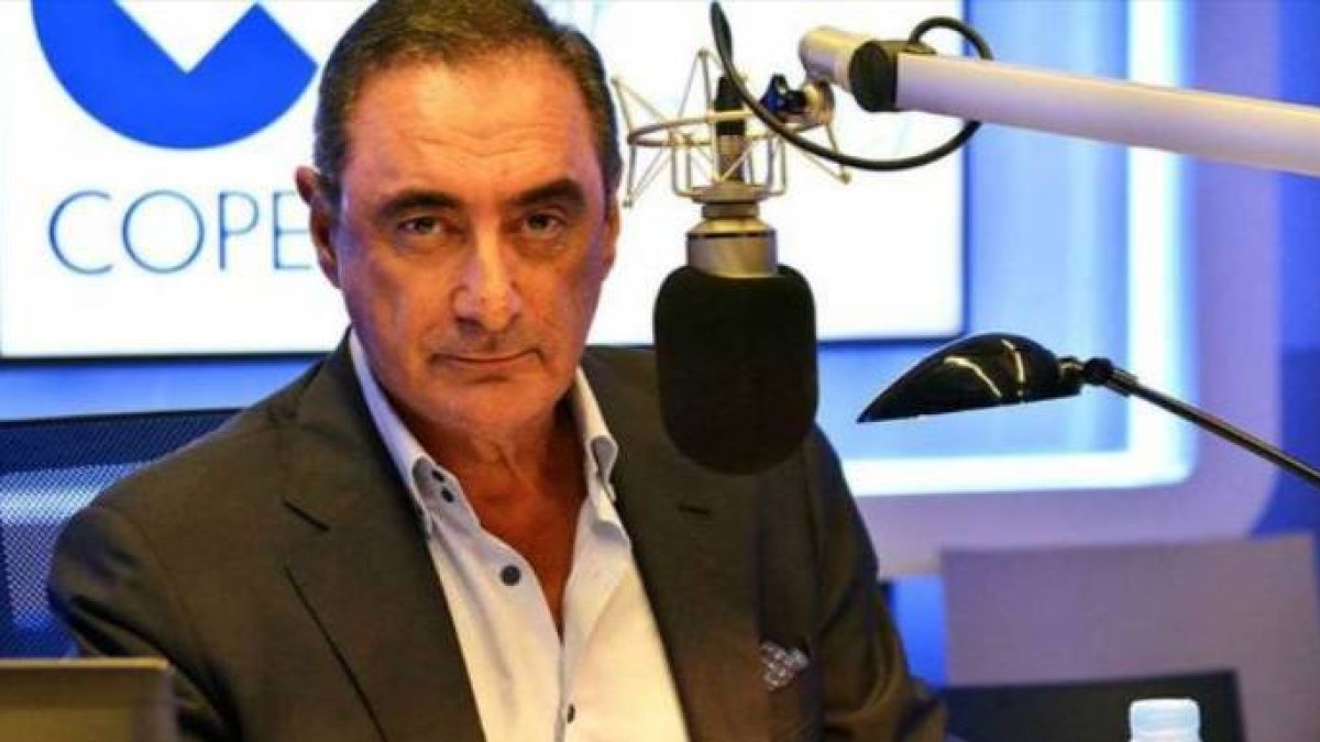 Carlos Herrera, en los estudios de la COPE.