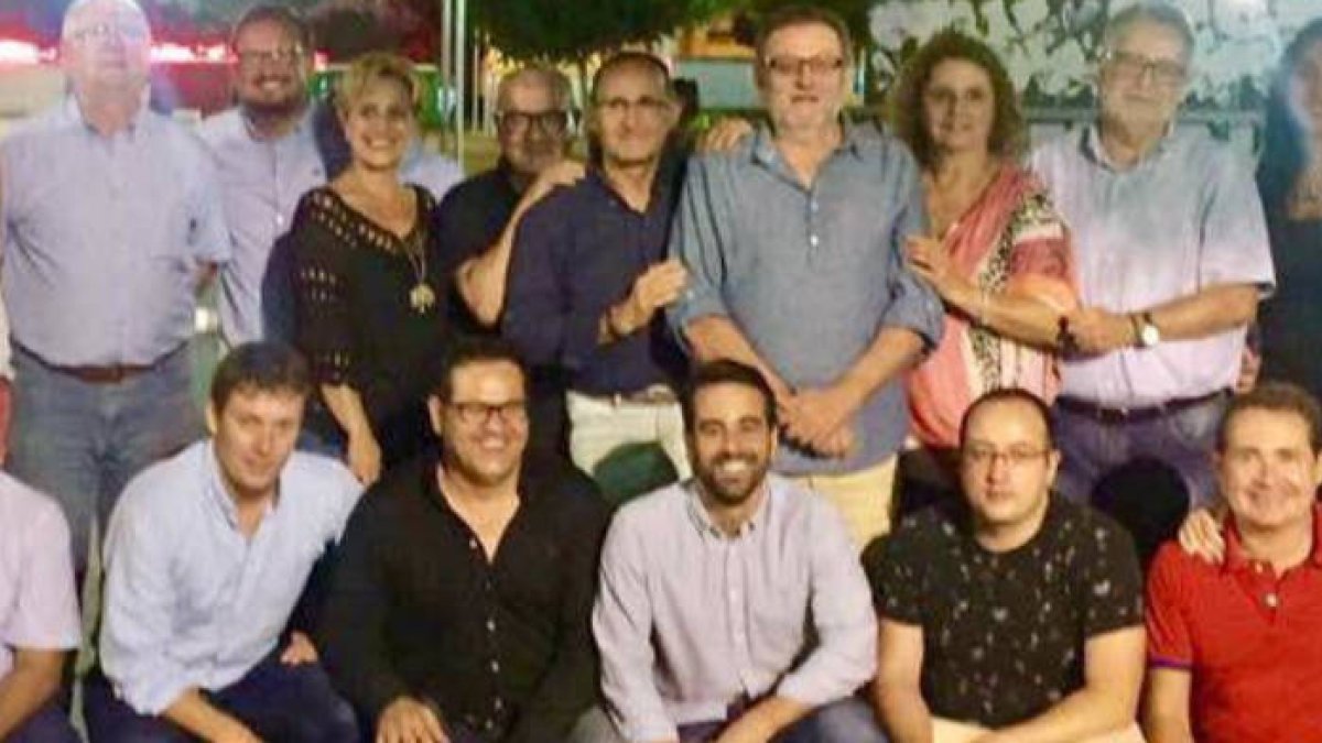 José Cabanes, entre el secretario general del PSPV-PSOE en l´Horta Sud, Andrés Campos, y el vicesecretario de organización autonómico, José Muñoz