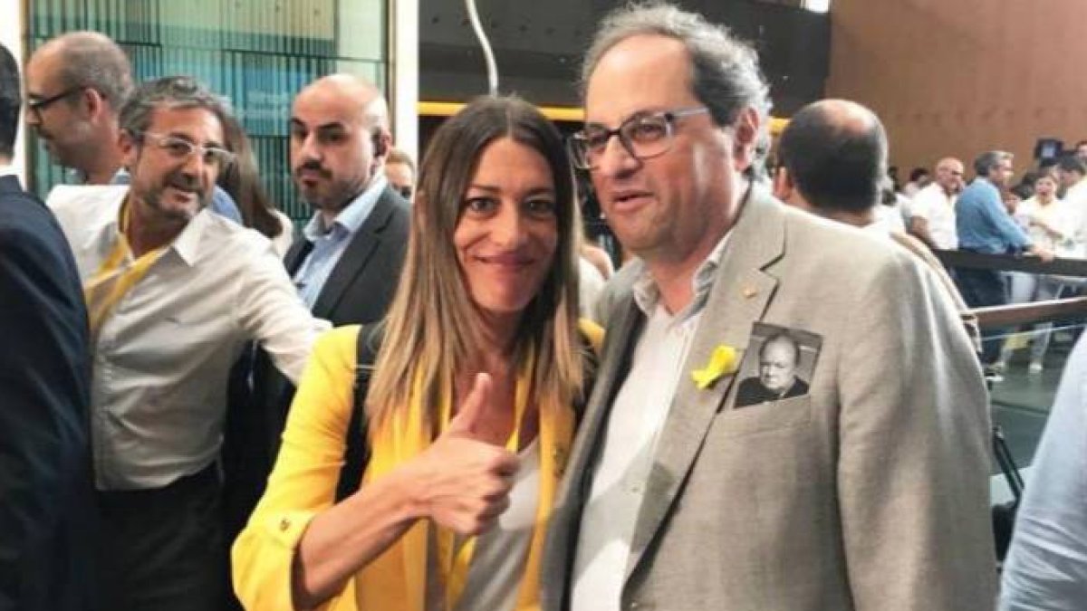 Miriam Nogueras, la líder de los diputados de Puigdemont en Madrid, junto a Torra.
