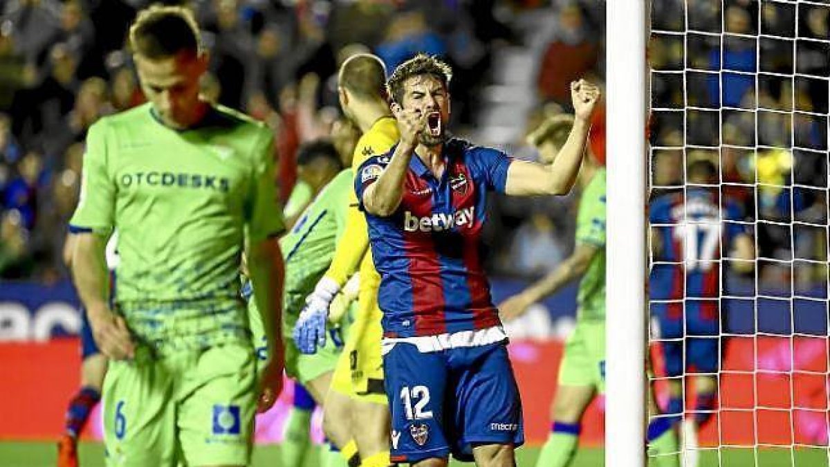 Coke festeja el 4-0