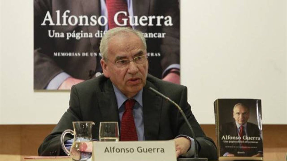 Alfonso Guerra ‘elogia’ a Pinochet frente a Maduro y la lía