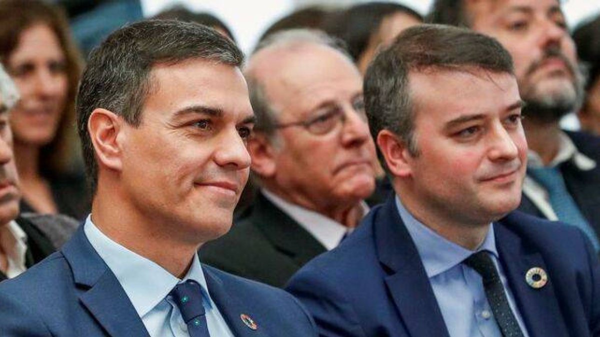 Pedro Sánchez junto a Iván Redondo.
