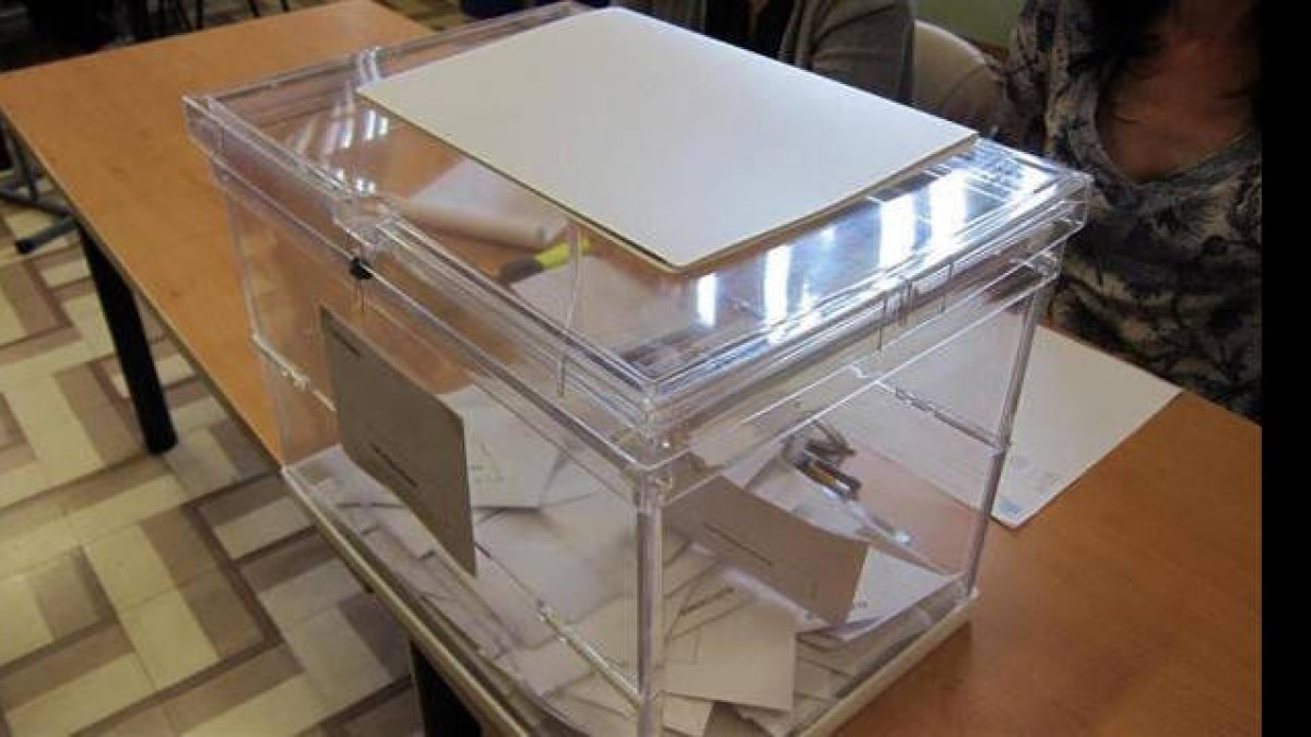 Tirón de orejas de Junta Electoral a 12 partidos: paridad, olvidos y no inscrito