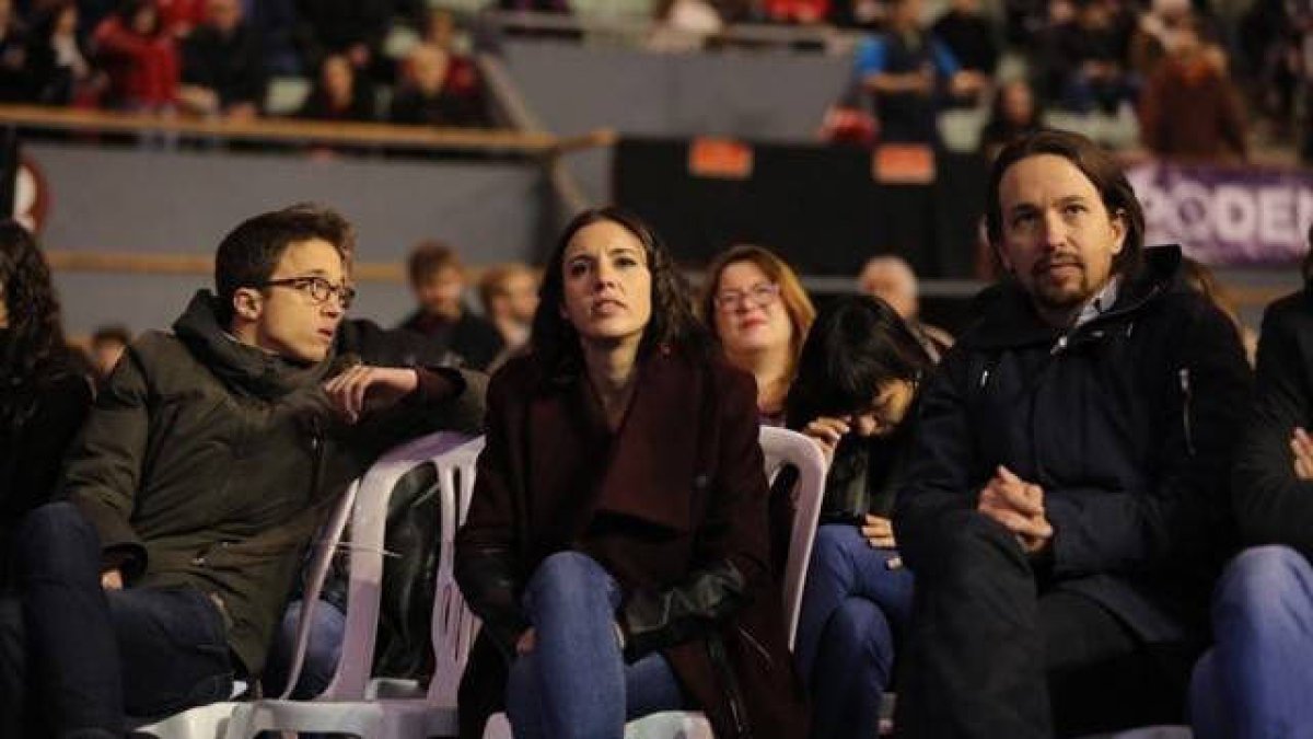 Montero, flanqueada por Errejón e Iglesias en Vistalegre