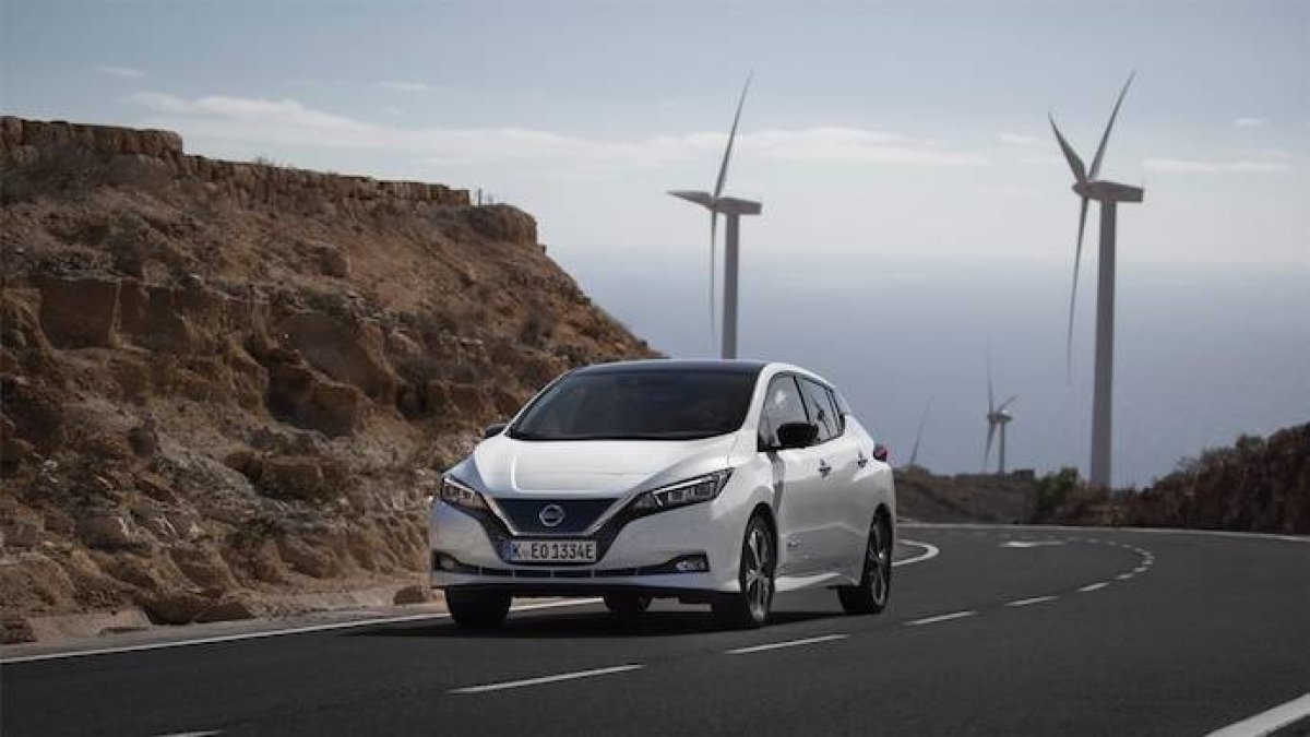 Canarias pionera en quitar impuestos a los coches eléctricos, híbridos y de gas