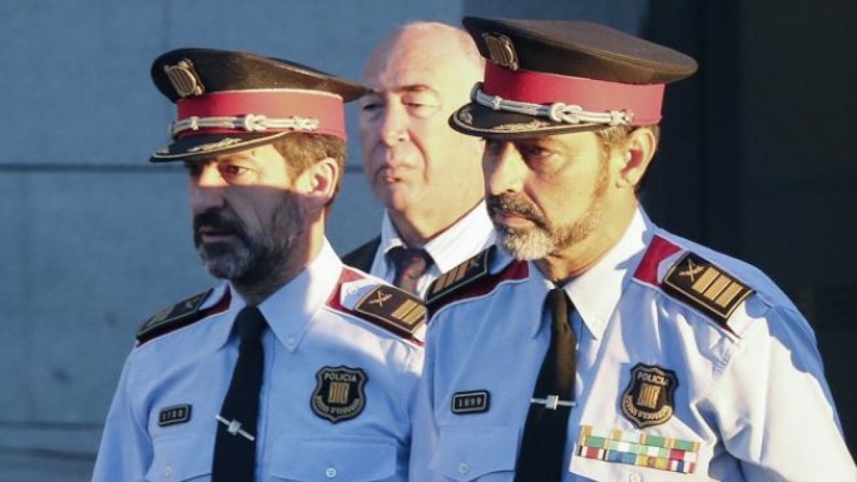 Trapero, junto a su sucesor, Ferran López el día que el mayor declaró en la Audiencia Nacional.