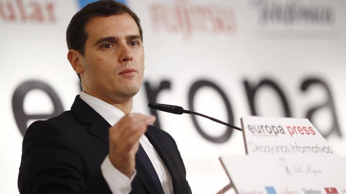 Rivera da de lado al “sectario” Sánchez y solo apoyará “un cambio de Gobierno