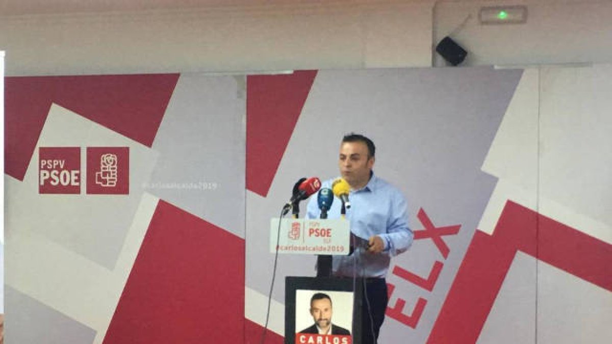 El PSOE hace un alto en la campaña para criticar a Pablo Ruz como senador