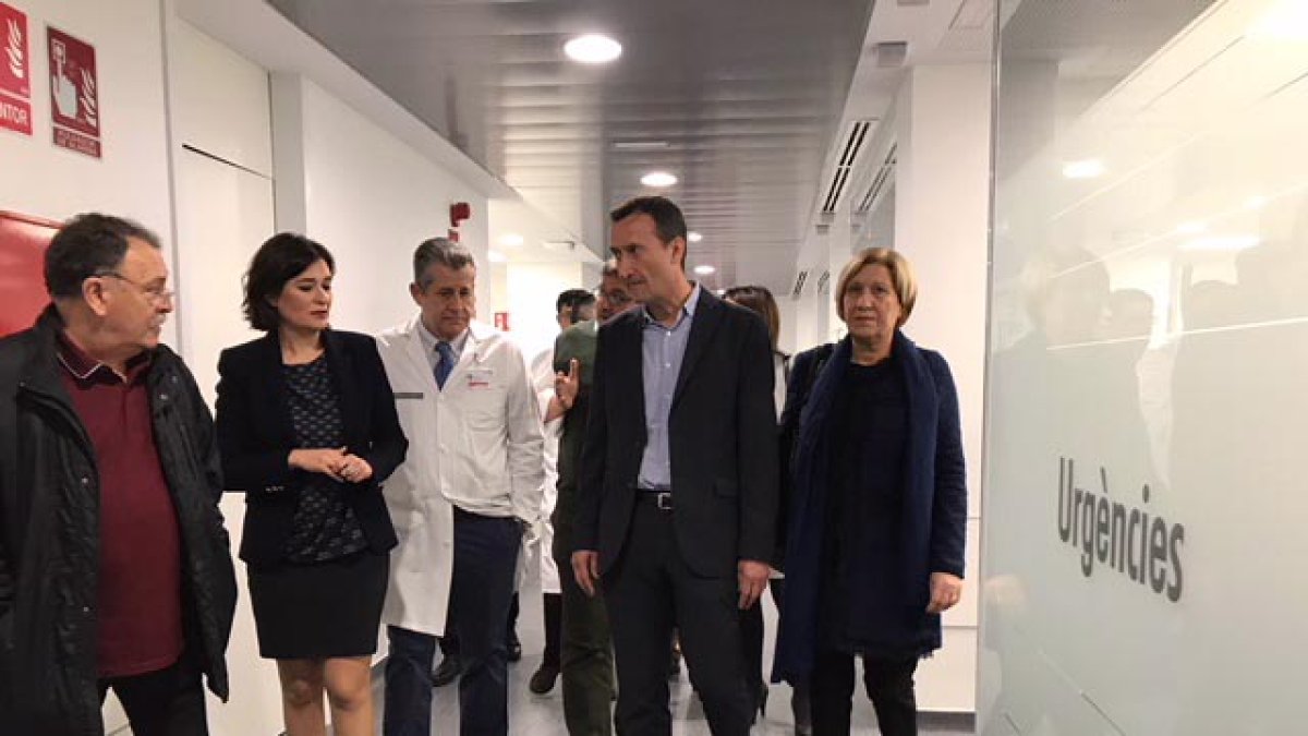 La consellera Carmen Montón visita el área de Urgencias del Hospital General.
