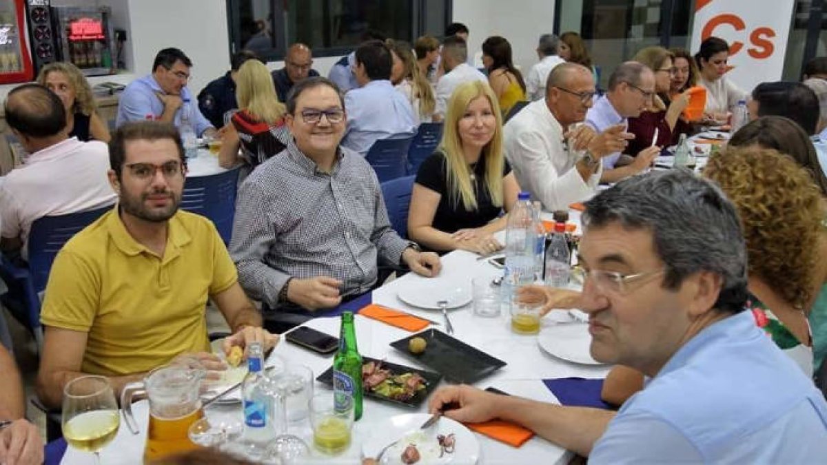 Cena de Ciudadanos para organizar la provincia al margen de Toni Cantó