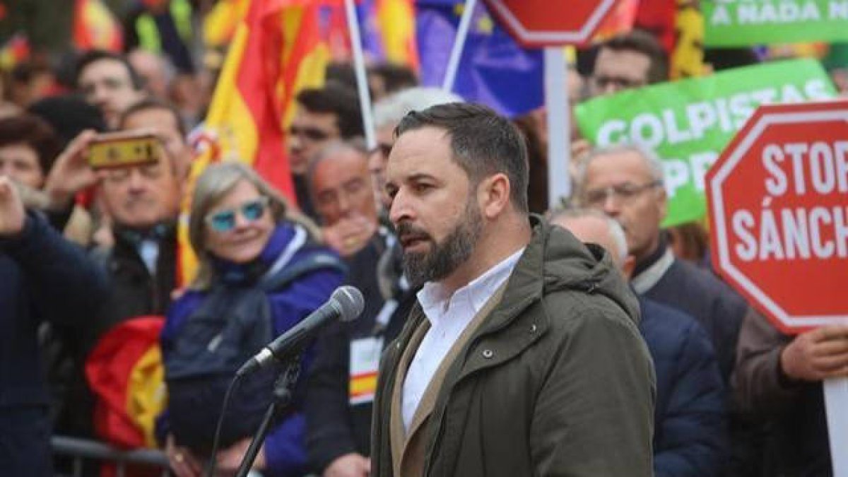 Abascal 'copia' a Trump y exige a Marruecos que pague el muro de Ceuta y Melilla