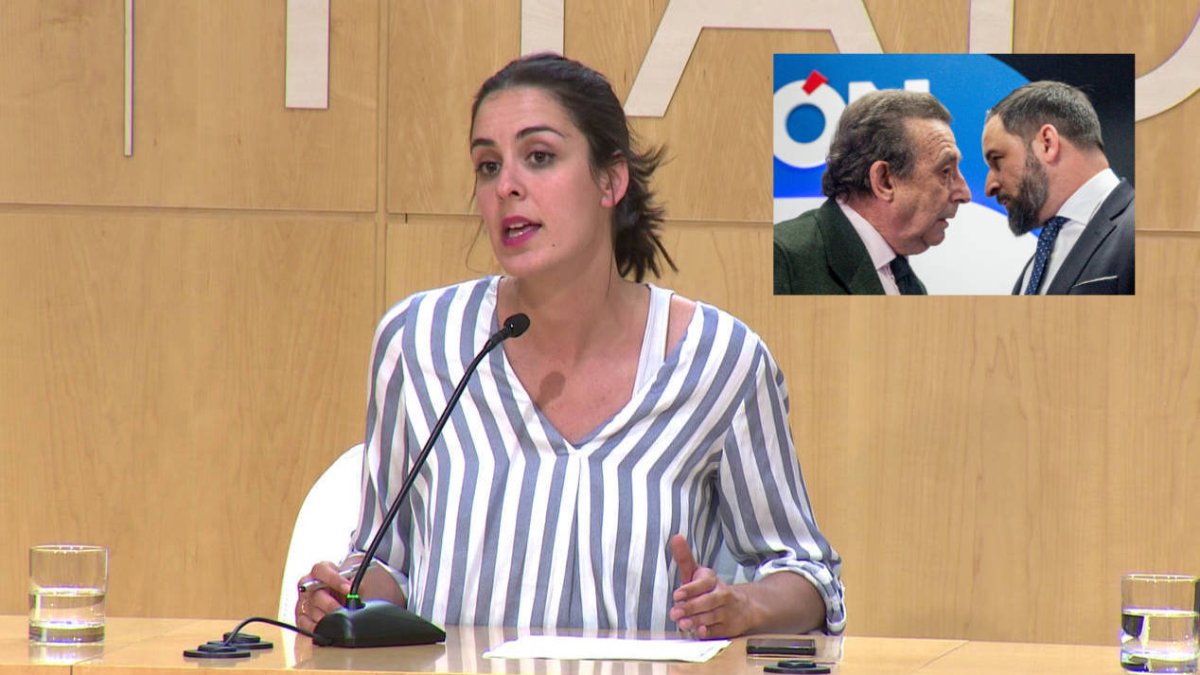 Rita Maestre, con Ussía y Abascal a su vera