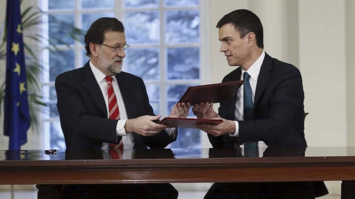Las cuentas de Rajoy seguirán mandando hasta 2020 para bochorno de Sánchez