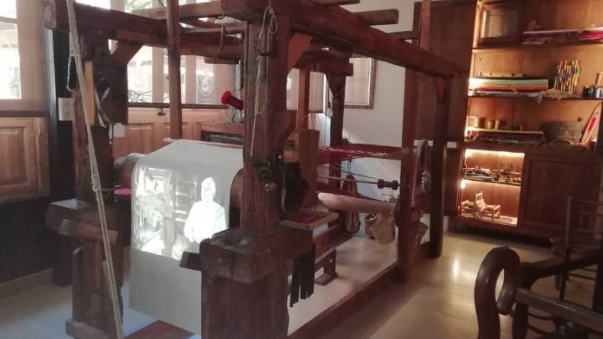 El presidente de las Rutas de la Seda nos guía por el Museo de Seda de València