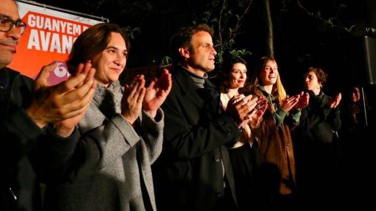 Caras largas en la noche del domingo en la marca catalana de Podemos.