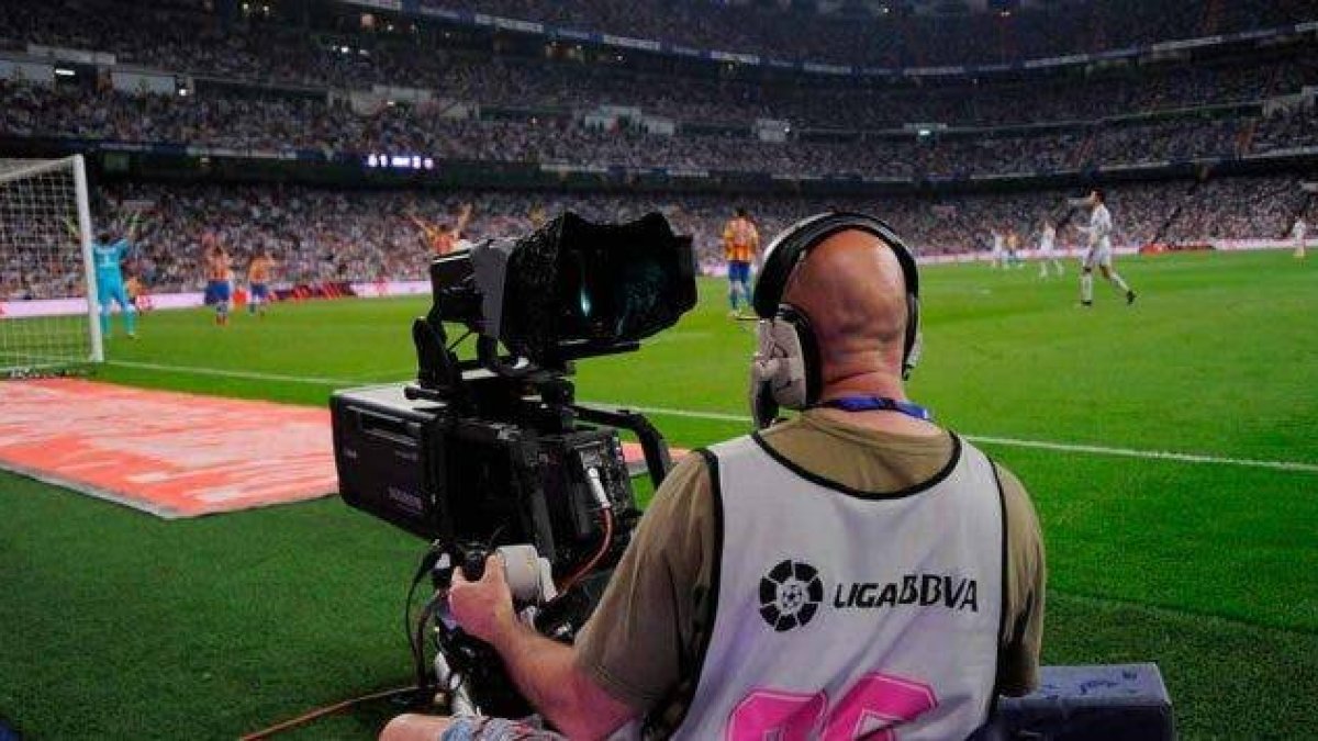 Mediaset entra en la guerra del fútbol: 35 euros al mes por Liga y Champions