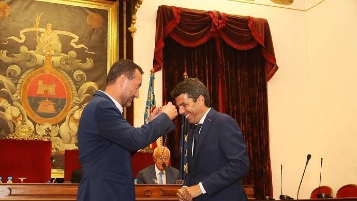 Carlos Mazón se estrena como patrono del Misteri d'Elx