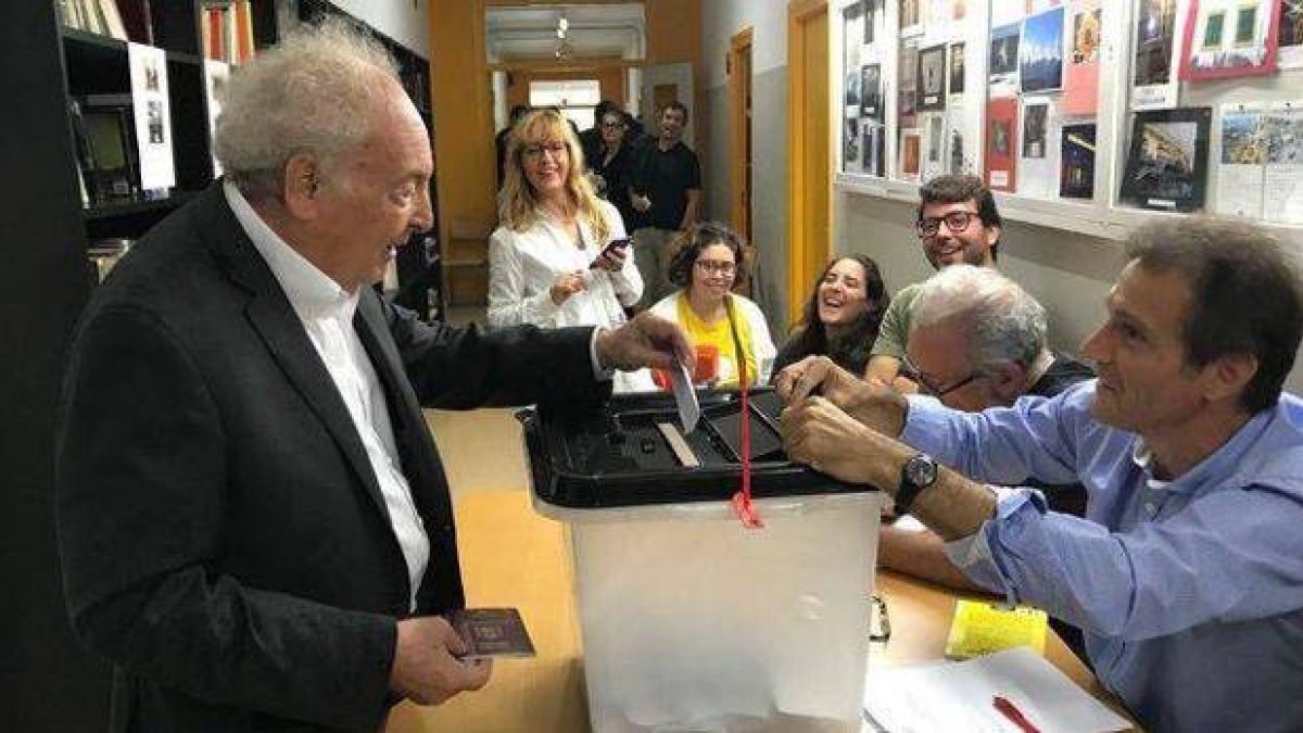 Eduard Punser votando en el referéndum ilegal del 1 de octubre.