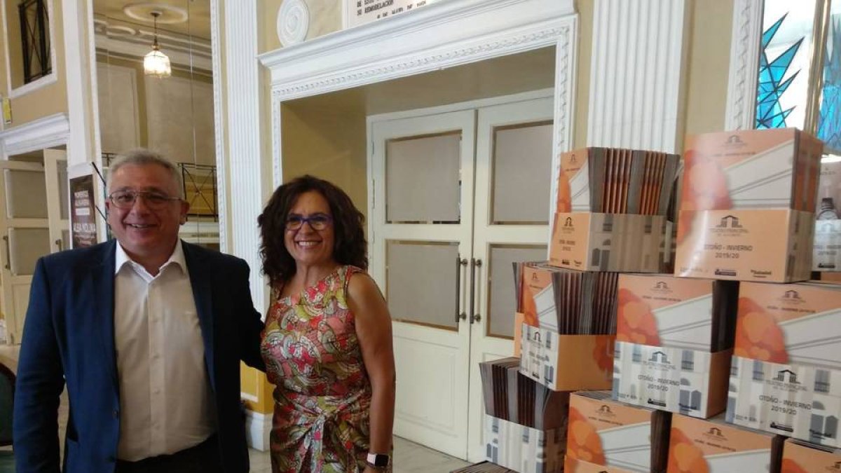 El edil Antonio Manresa junto a la subdirectora María Dolores Padilla.