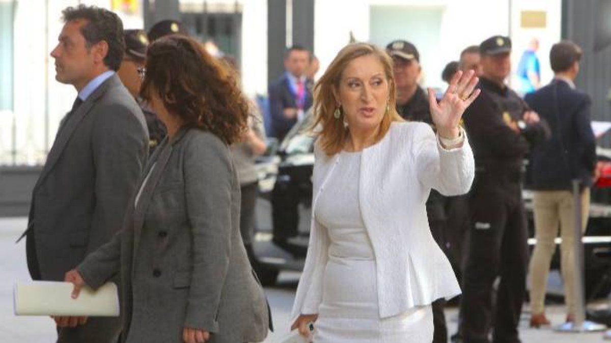 Ana Pastor se ha despedido de su cargo institucional con su último