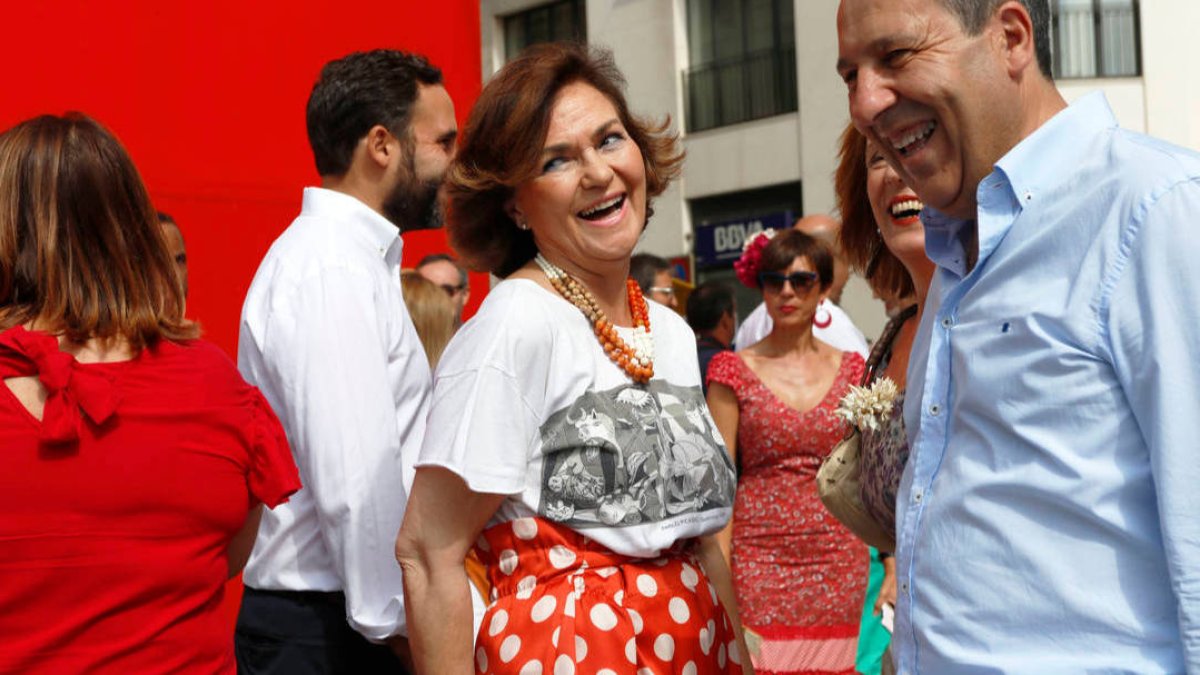 Carmen Calvo disfrutando de la Feria de Málaga.