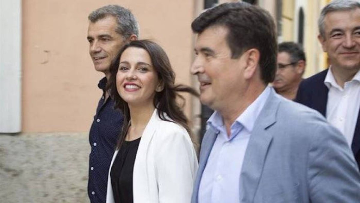 En las bases de Ciudadanos no existen dudas sobre el liderazgo de Arrimadas. La cuestión es quién la acompañará e en el futuro comité ejecutivo