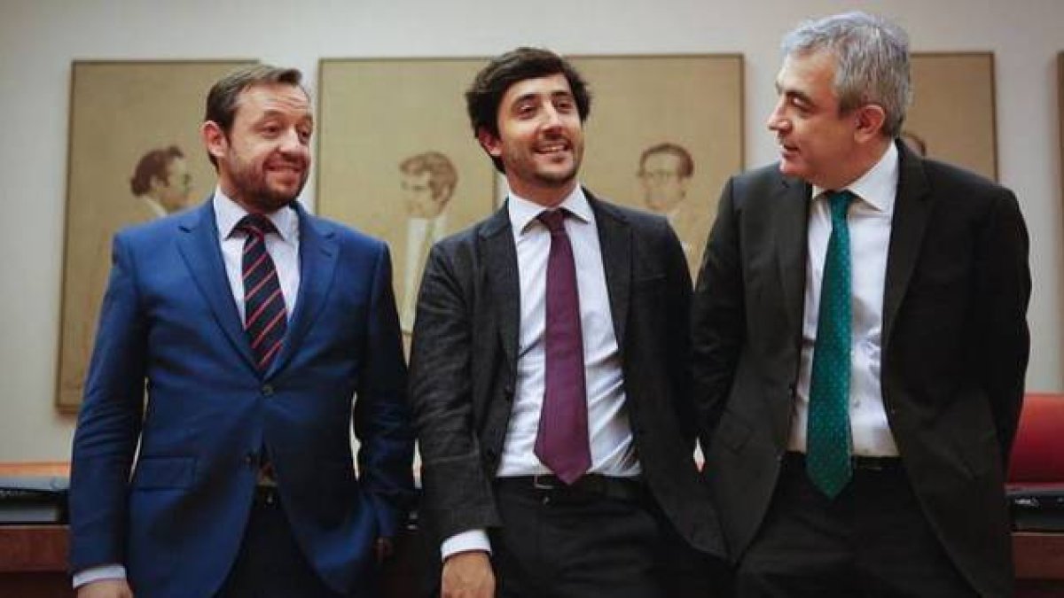 De la Torre, junto a Roldán y Garicano.