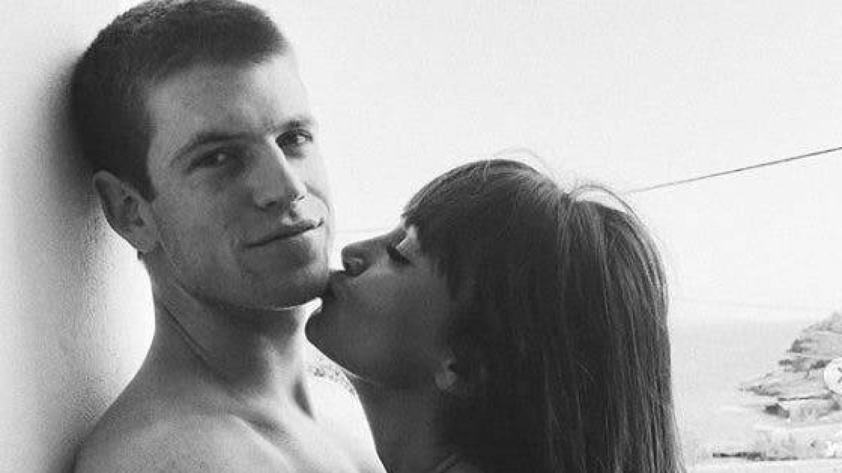 La triunfita y el actor ya no se esconden y publican su primera imagen de enamorados