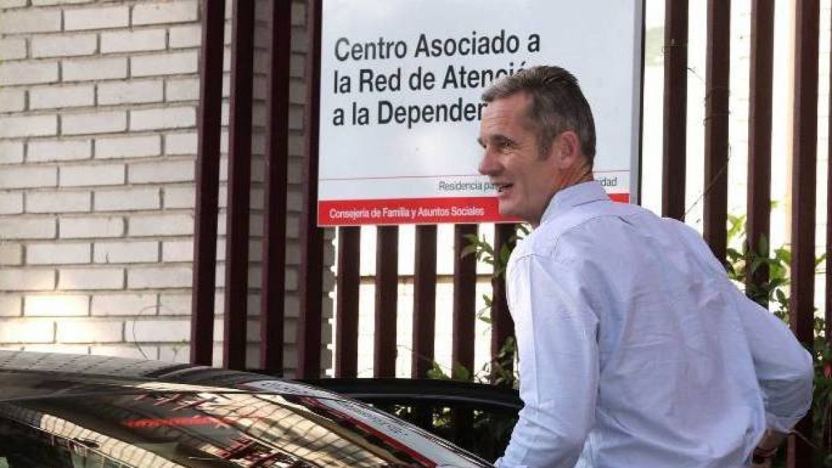 Urdangarin, el día de su primera salida para trabajar como voluntario.