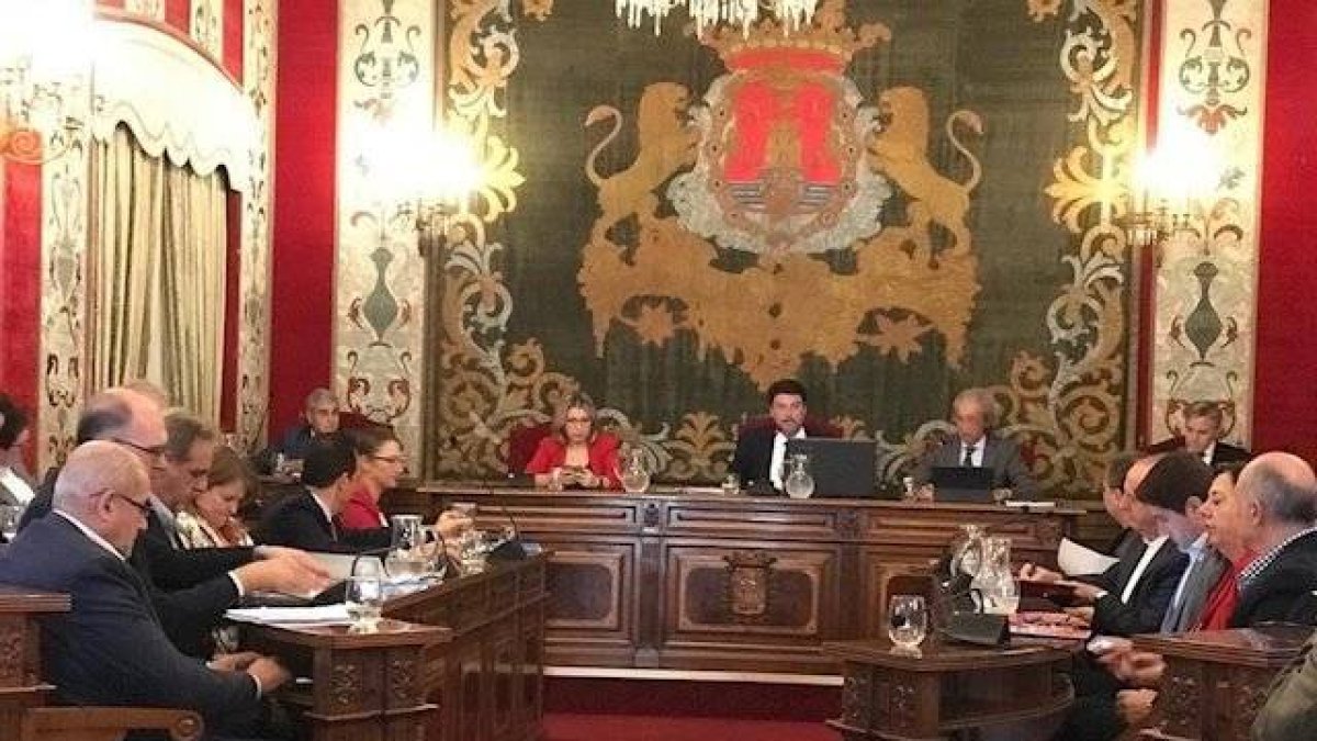 La derecha de Alicante busca centrarse
