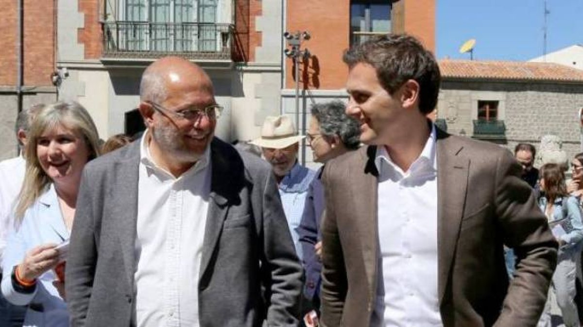 Albert Rivera, junto a su líder en Castilla y León, Francisco Igea.