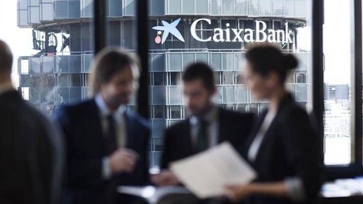 Caixabank lidera la gestión del ahorro privado