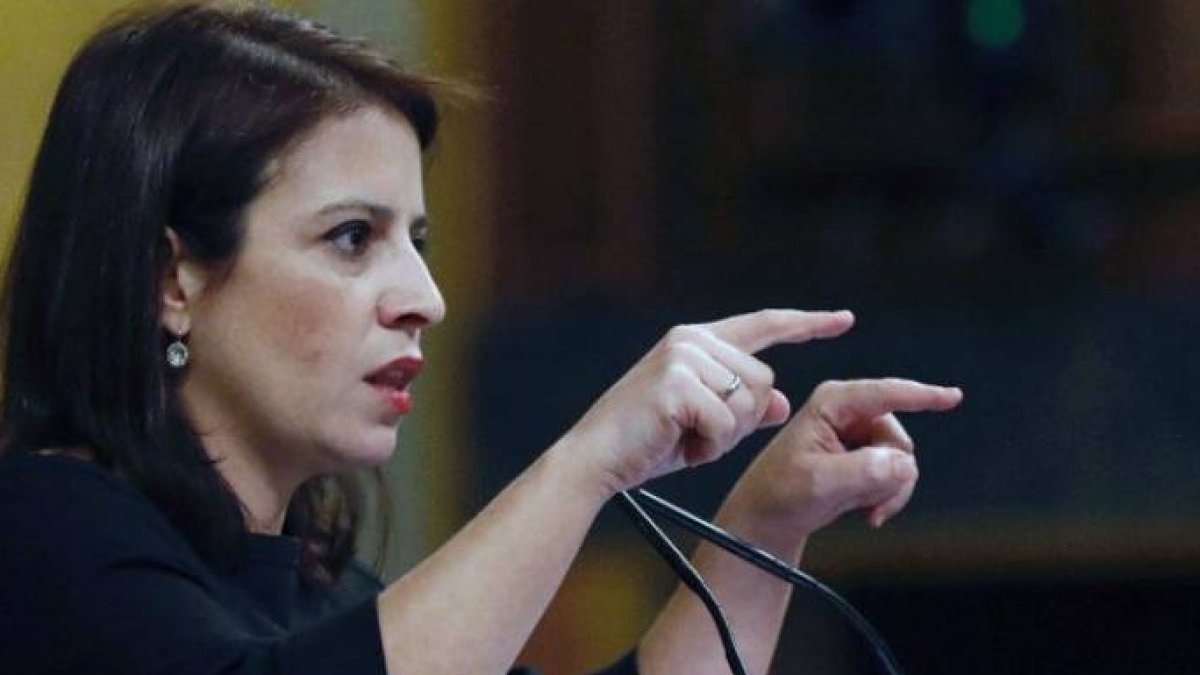Adriana Lastra, en un característico gesto en el Congreso.