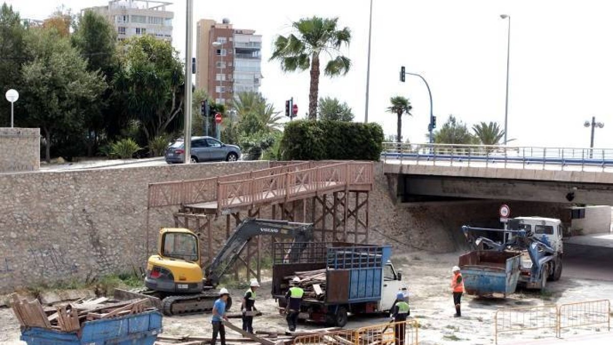 La pasarela de la Albufereta por fin será renovada por el Ayuntamiento