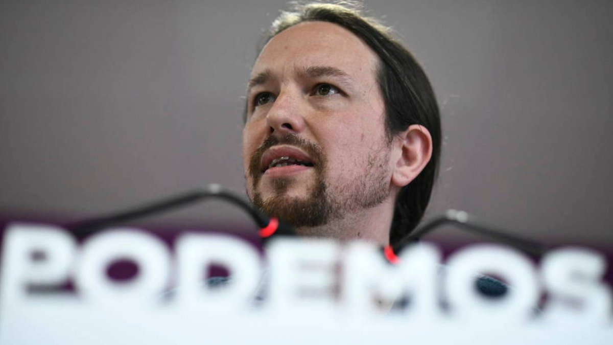 Iglesias rebaja el tono y acudirá con 