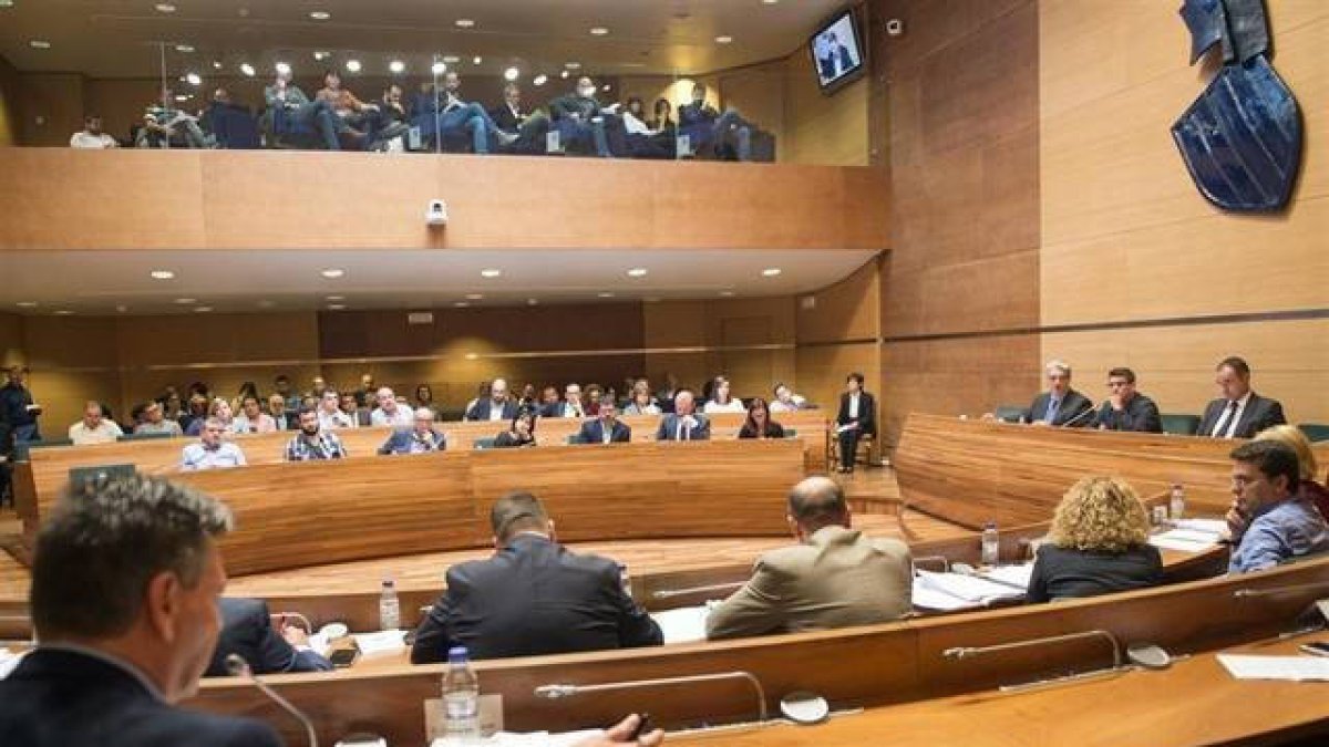 Uno de los plenos de la Diputación de Valencia