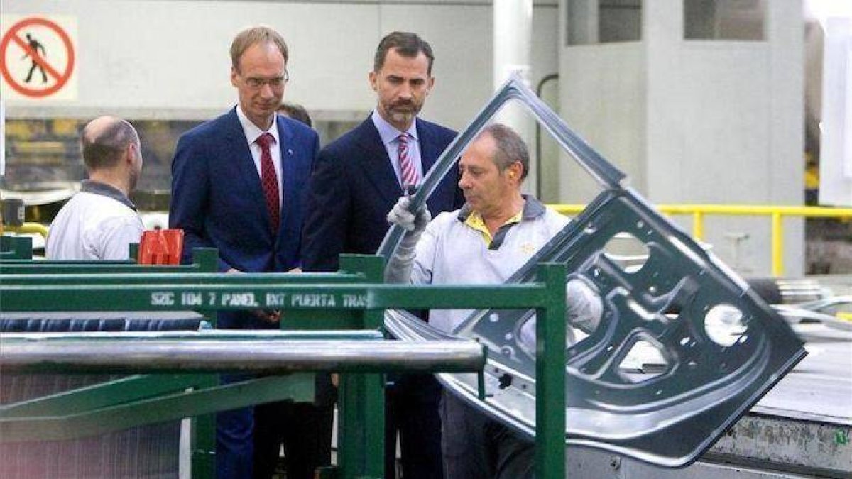 Las fábricas de PSA y Renault van a recibir la visita del Rey
