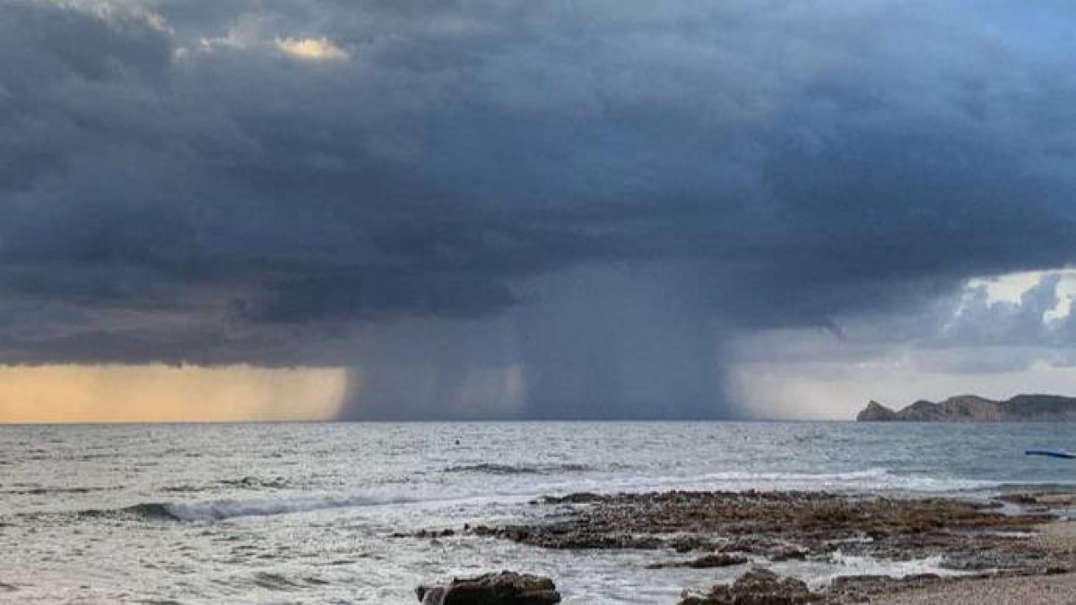 Tormenta en Xàbia, ayer.