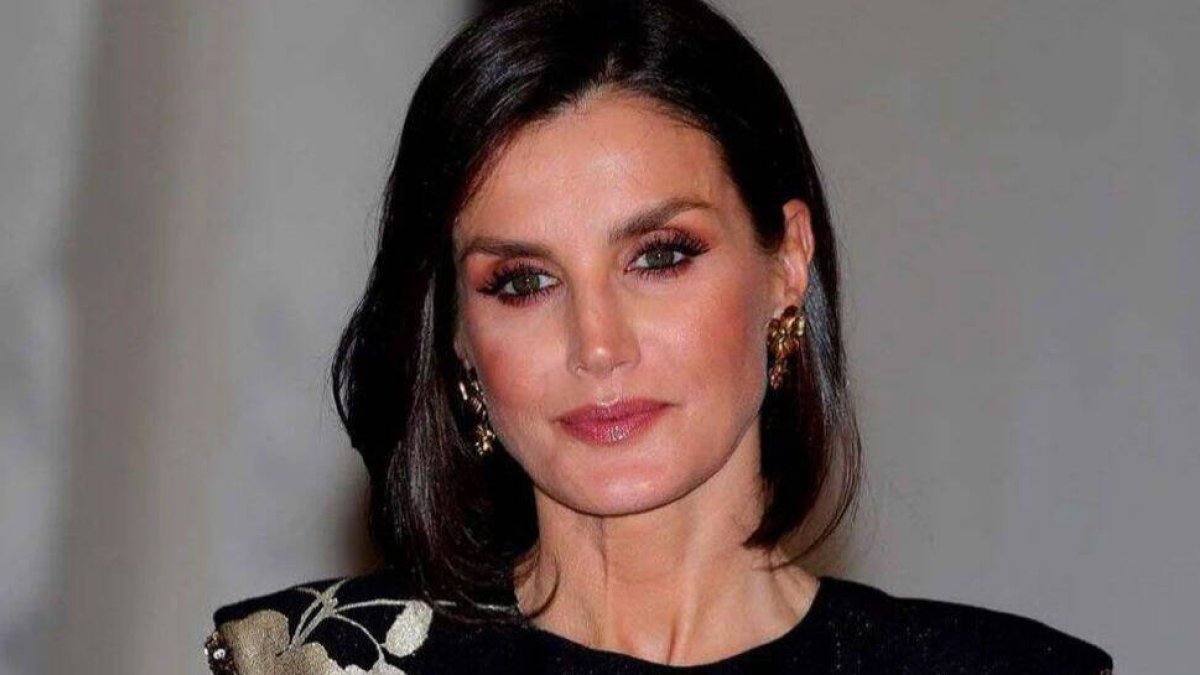 La Reina Letizia convenció a los hombres de gris y triunfó.