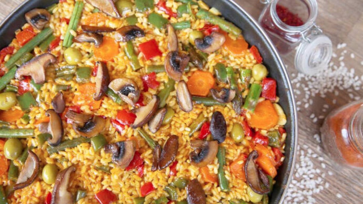 Riquísima paella de verduras, ¿te animas?