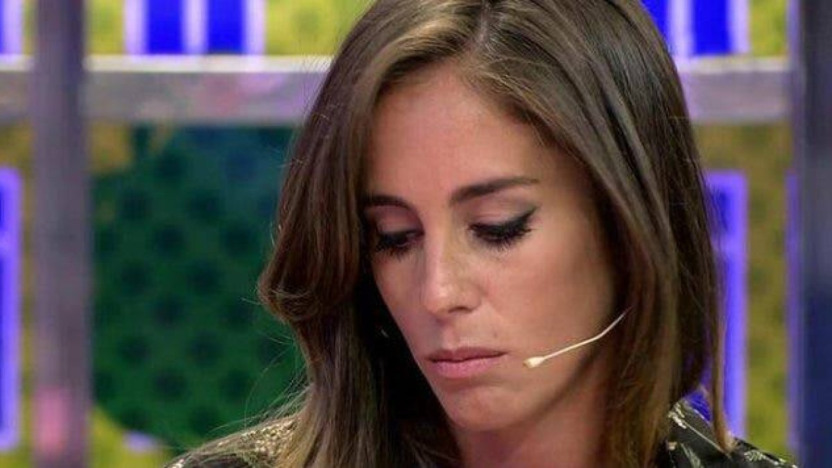 Abandona, una vez más, el plató tras las críticas de los colaboradores a su familia