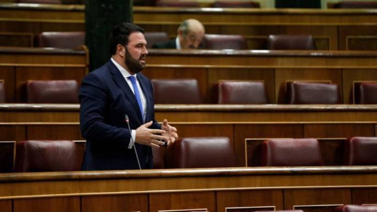 Iñarritu, en su escaño de la bancada de Bildu.