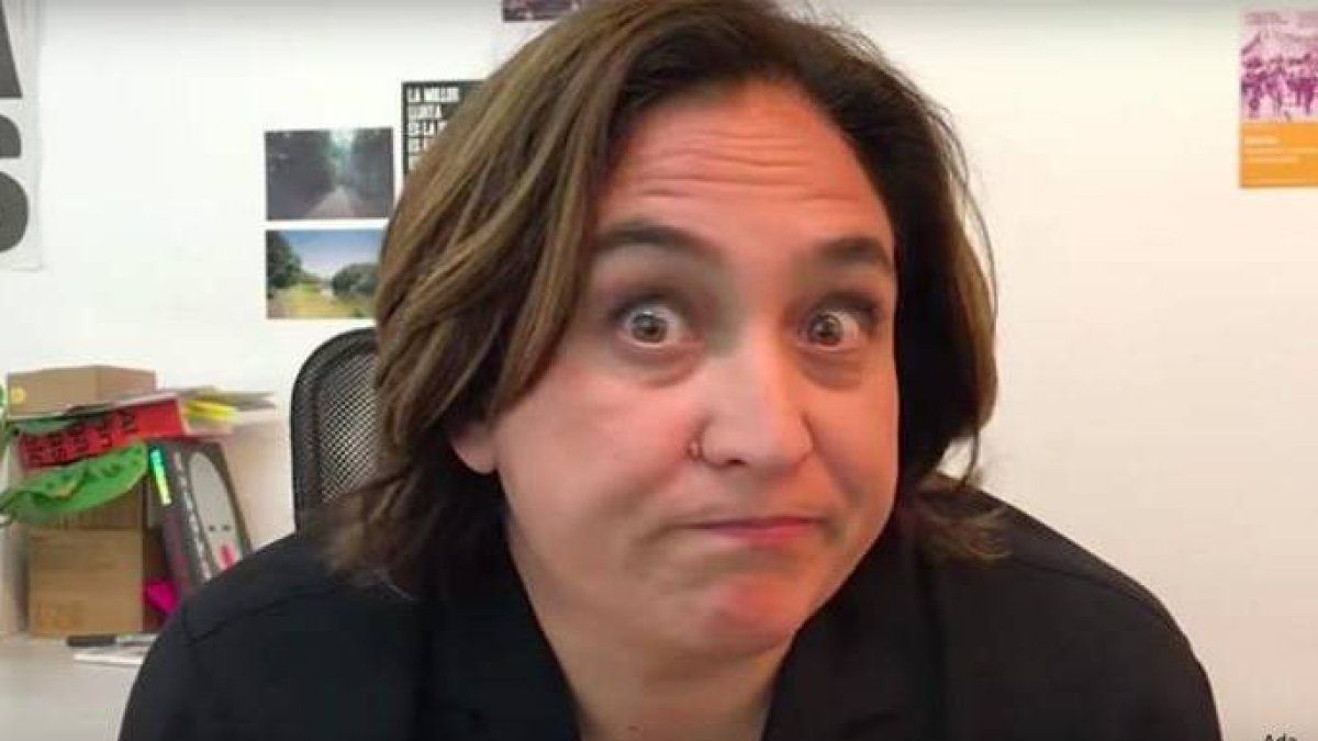 Colau, en uno de sus vídeos